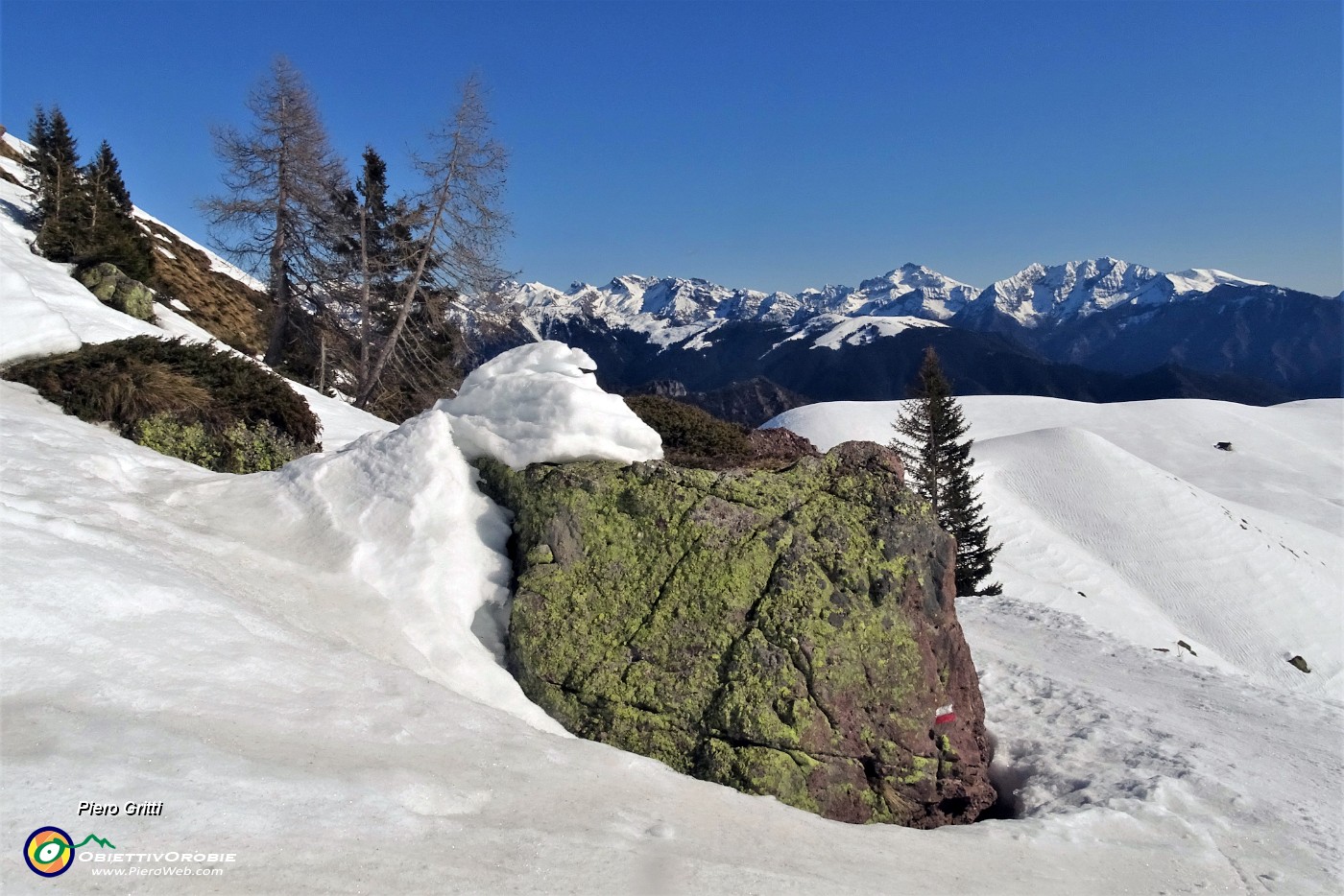 39 Scendo dal sent. 190A sottovento verso i Piani dell'Avaro .JPG -                                